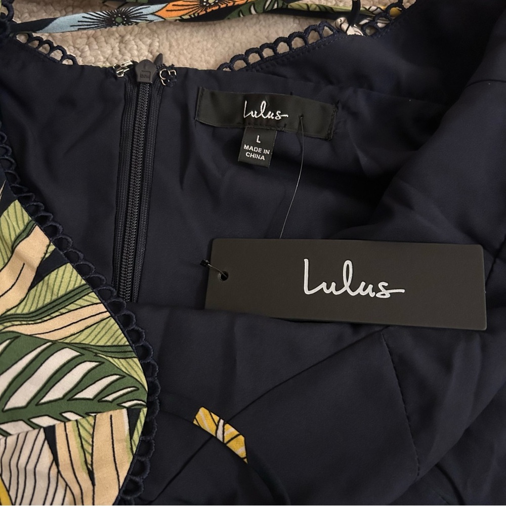 Lulu's Tropical Dress - Picture 2 of 11